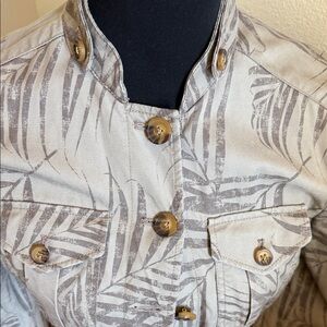 White House Black Market Beige Leaf Utility Jacket size 2P